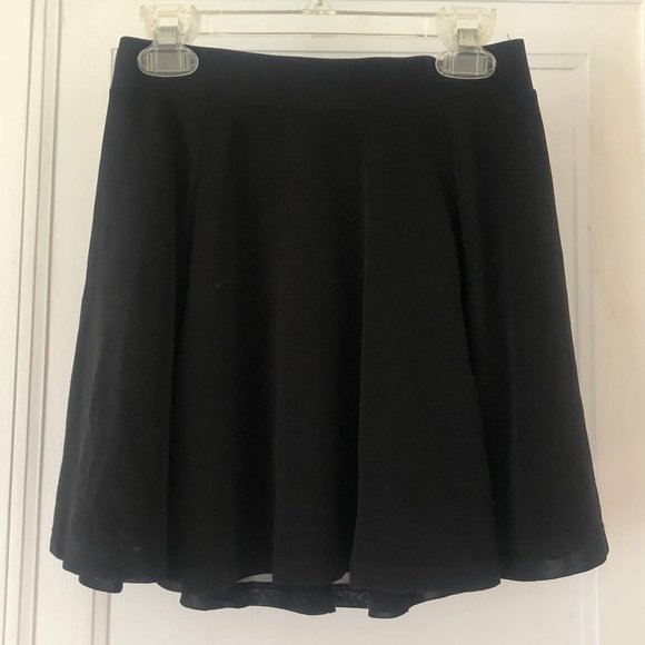 H&M BLACK MINI SKIRT - Picture 2 of 3